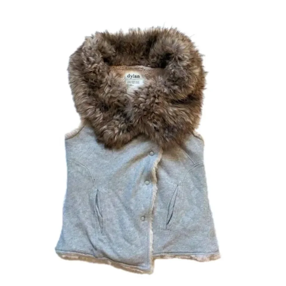 Dylan by True Grit Vest Faux Fur Collar Gray Button Front Winter Cozy XS